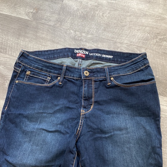 Women’s dens in Levi skinny jeans - Picture 4 of 8